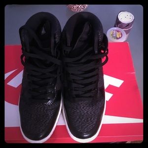 Nike dunk sky hi size 7