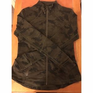 Rare Lululemon Forme II Camo Jacket Sz 12.