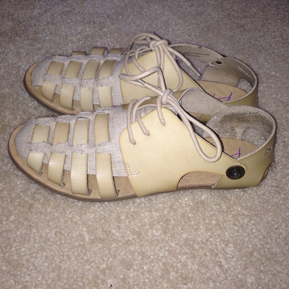 Blowfish Malibu Khaki Sandals size 9.5