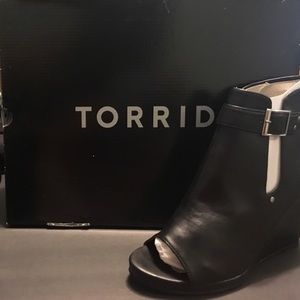 B Black Peep Toe Strap Ankle Bootie