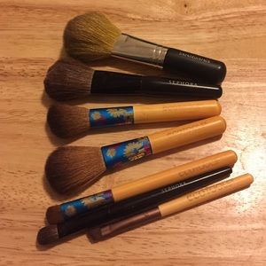 7 piece makeup brush set.