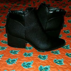 Simply Vera Wang Booties