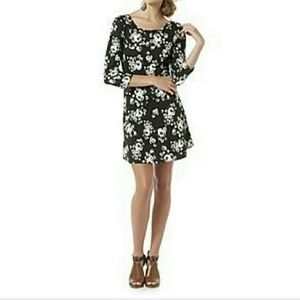 🔴 2 for $10.  Black w/White Roses Skater Dress