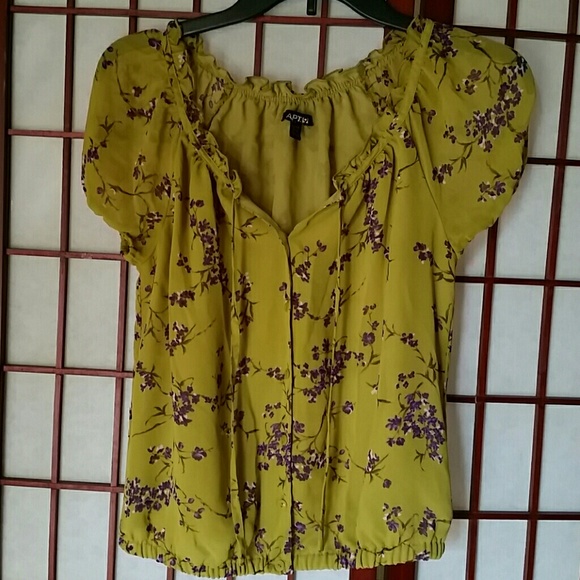 Capped-sleeve top
