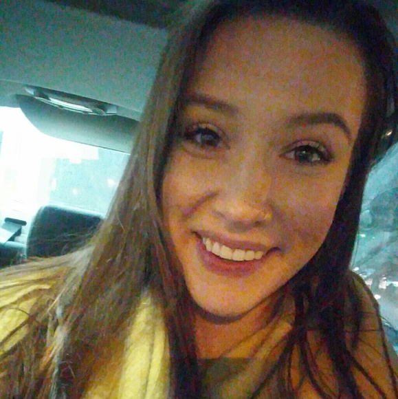 Meet your Posher, Sara - Picture 2 of 3