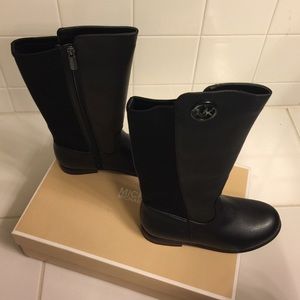 🚨🚨1 hour SALE🚨🚨Michael Kors boots brand new.