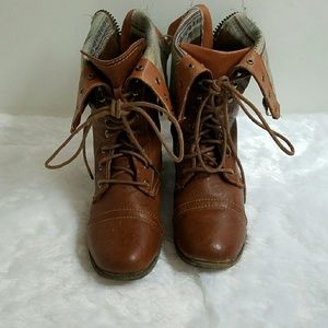 COMBAT BOOTS