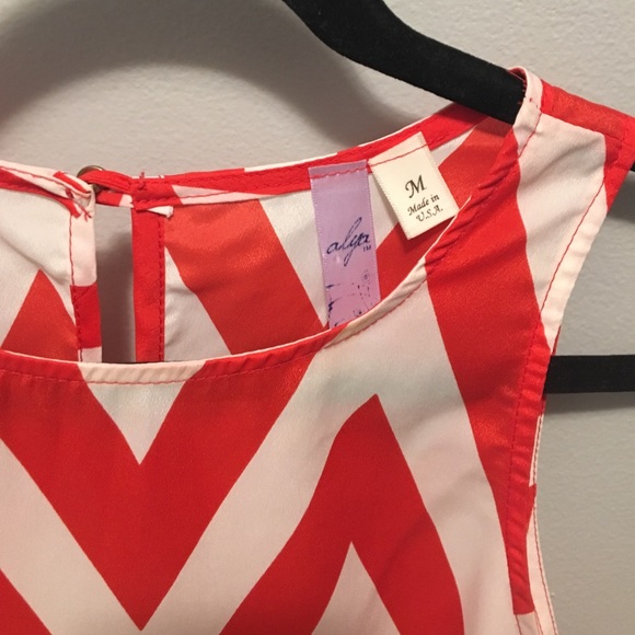 Francesca's Chevron Sleeveless Blouse - Picture 3 of 3