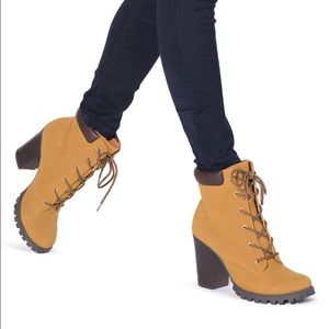 Shoedazzle Phillis Boots. Size 7.