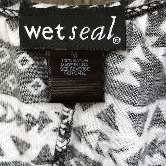 PRICE DROP ❤️ Wet Seal Aztec print 3/4 sleeve top - Picture 3 of 3