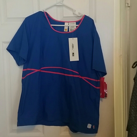 Urban scrubs top