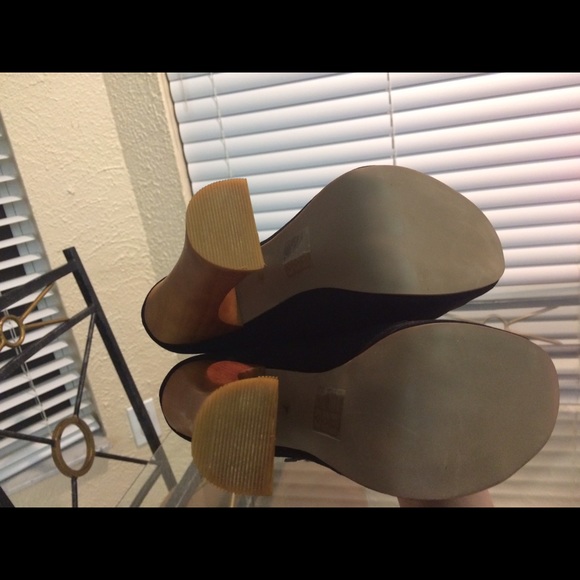 dv8 Dolce Vita black suede heels. - Picture 4 of 8