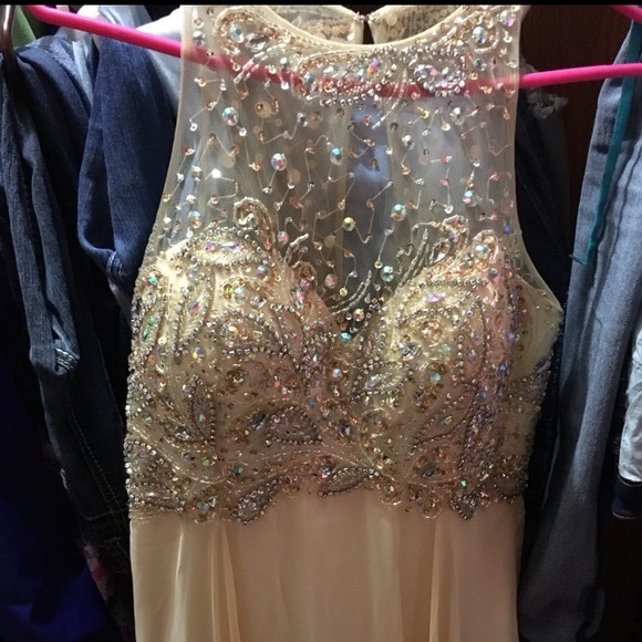 Prom dress - Picture 2 of 4