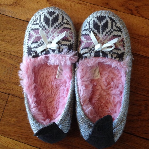 Kids pre loved Muk Luks soft slippers.