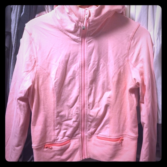 Come on peeps a lululemon jacket for 25 bucks?😳