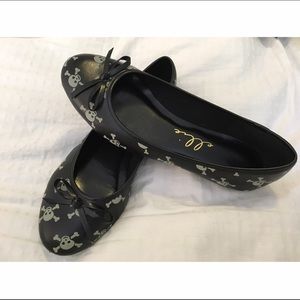💥PRICE DROP💥Glow in the Dark Skull Flats!