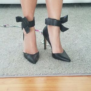 Betsey Johnson bow heel
