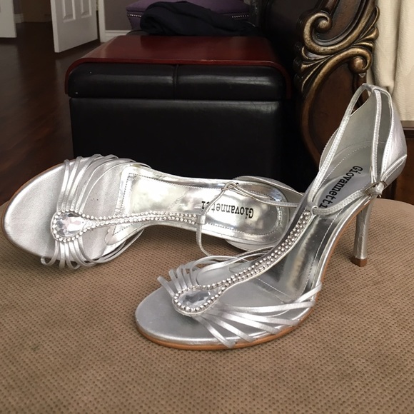Giovannetti Silver T-strap heels - Picture 2 of 3