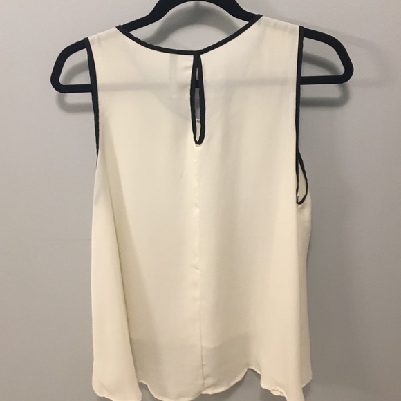 Sleeveless White Blouse - Picture 2 of 2