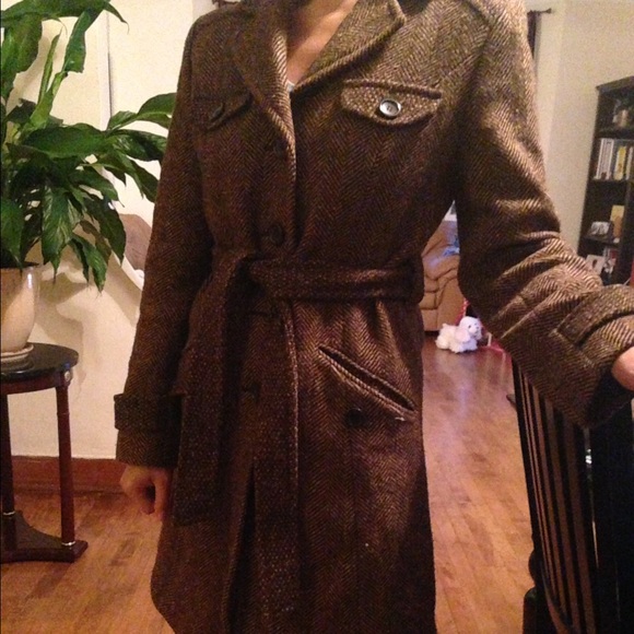Loft Brown coat. Perfect for Fall/Winter. Size 6