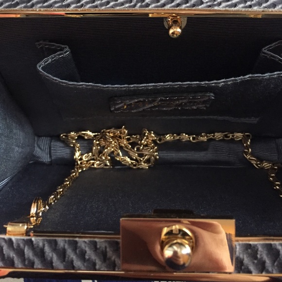 Purple snake skin clutch. - Picture 3 of 3