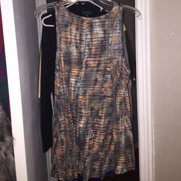 Top - Picture 3 of 3