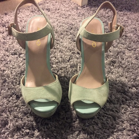 Aqua blue pumps
