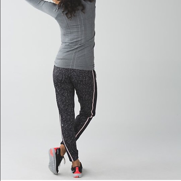 Pending sale! Lululemon Keep on Track Pants Size 4 - Picture 2 of 4