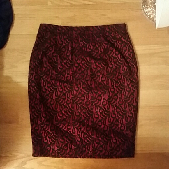NWOT Limited Red Lace Skirt - Picture 2 of 3