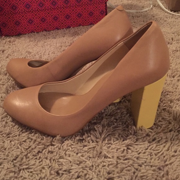 Banana Republic Tan w/ Yellow Heels - Size 8.5