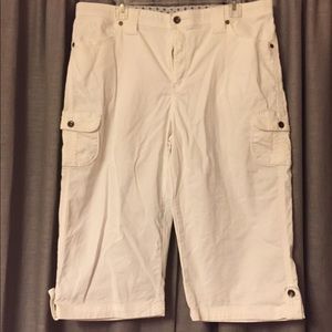 Women's White Lee Capri Pants