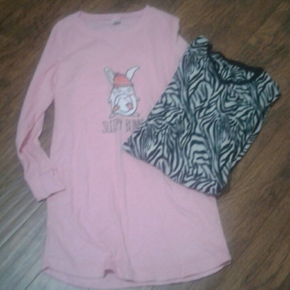 Bundle of 2 nightgowns