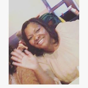 Meet your Posher, Simone