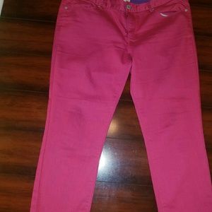 Fuchsia cropped denim pants