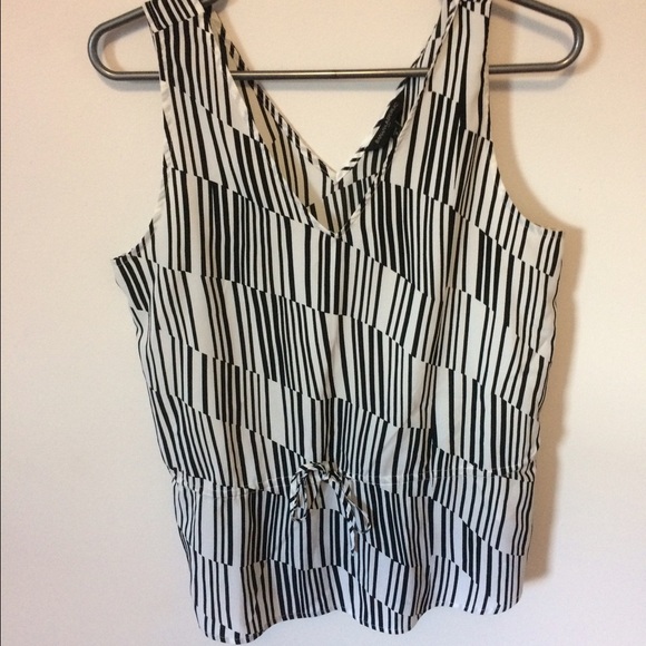 Banana Republic sleeveless black and white top - Picture 1 of 2