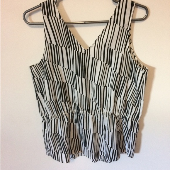 Banana Republic sleeveless black and white top - Picture 2 of 2