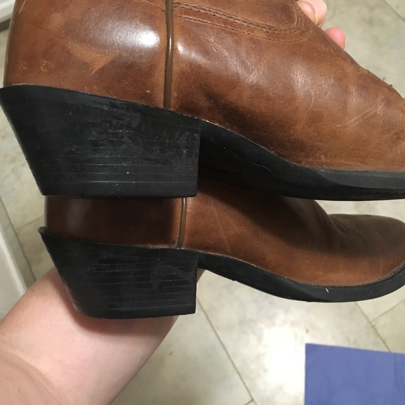 MORE PICTURES ONLY NOT FOR SALE HERE Ariat boots - Picture 2 of 4