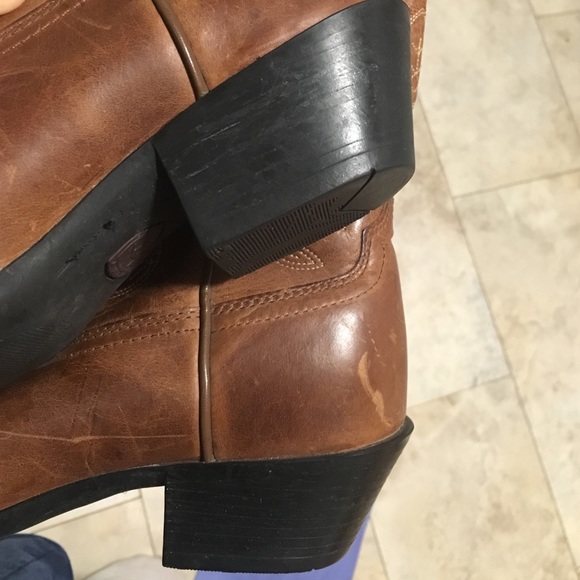 MORE PICTURES ONLY NOT FOR SALE HERE Ariat boots - Picture 3 of 4