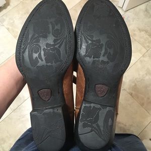 MORE PICTURES ONLY NOT FOR SALE HERE Ariat boots