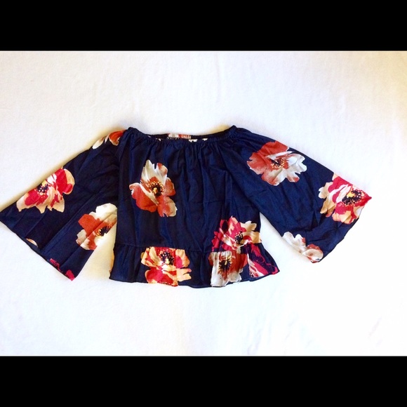 Restocking! Off the Shoulder Floral Shirt - Picture 4 of 4