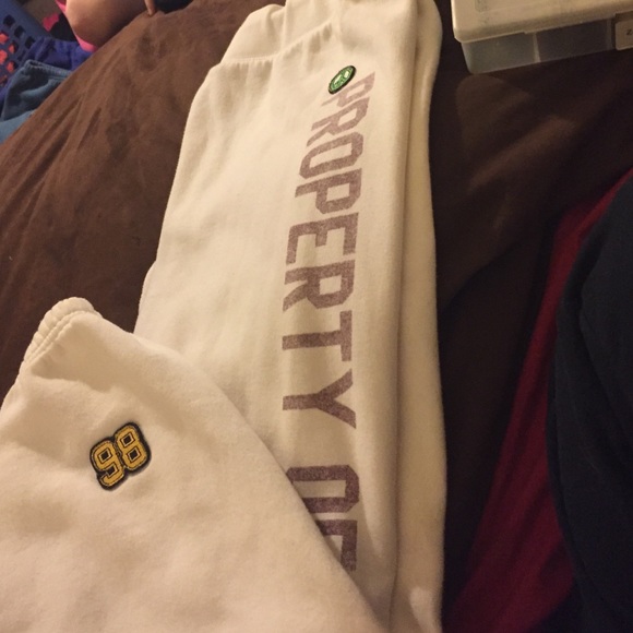 Pink vs joggers - Picture 2 of 3