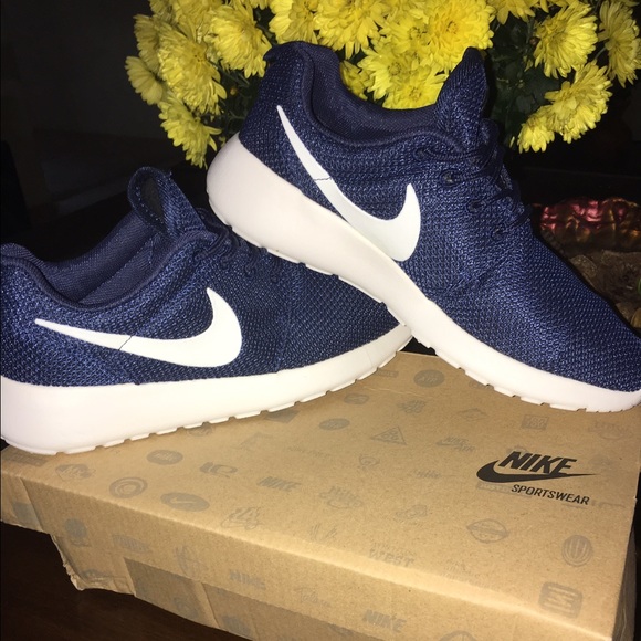 Women's Nike Roshe Run Shoes Sz 6.5