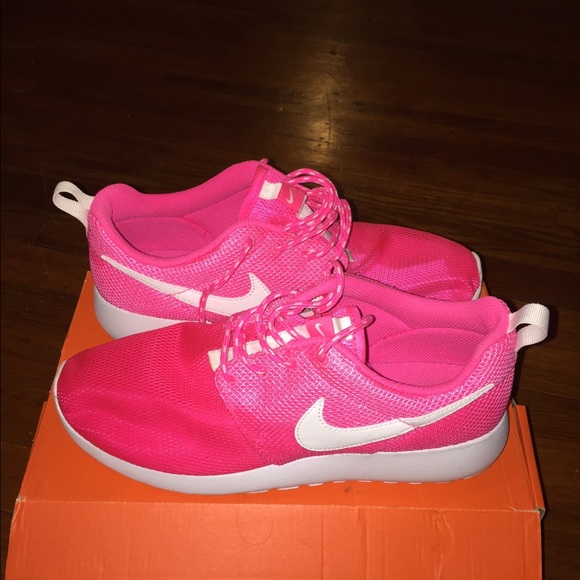 Pink nike roshes