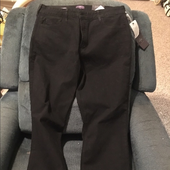 Marilyn Straight leg black pants NYDJ