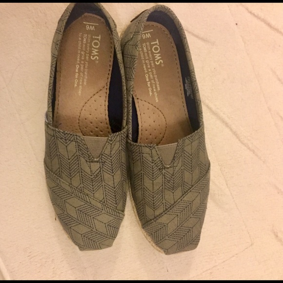 Toms size 6