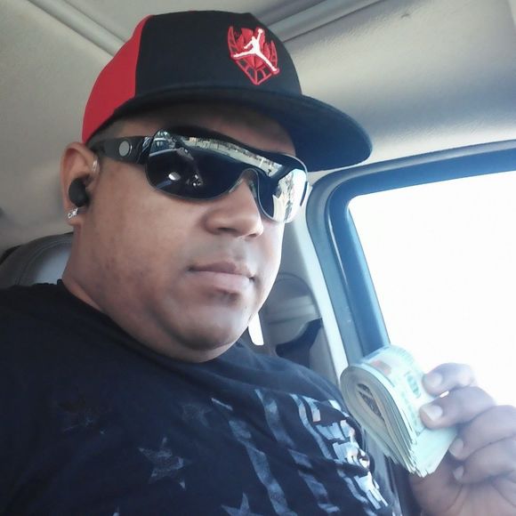 Meet your Posher, Carlos - Picture 1 of 1