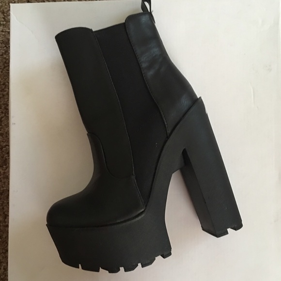 Black platform boot heels