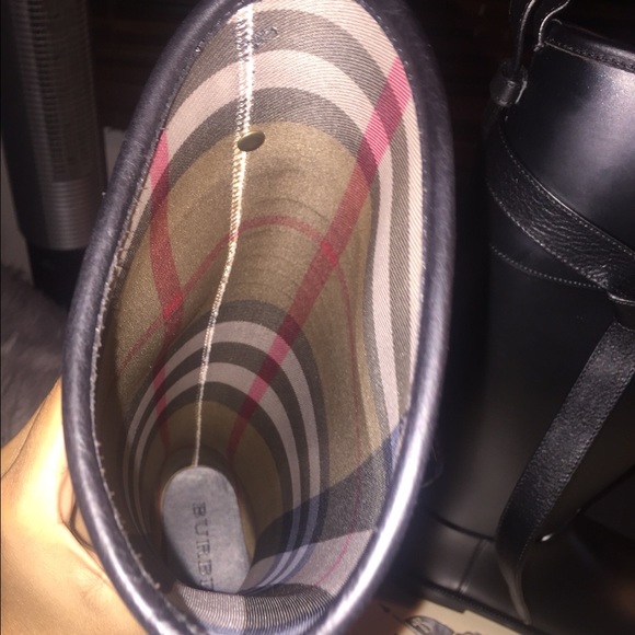 SOLD!! Burberry rain boots - Picture 2 of 4