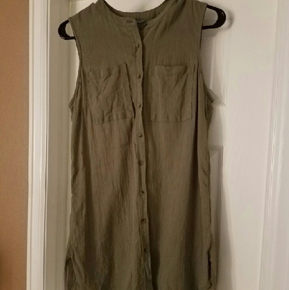 Merona Tops - 🍭🍬Beautiful olive green Tank top🍭🍬