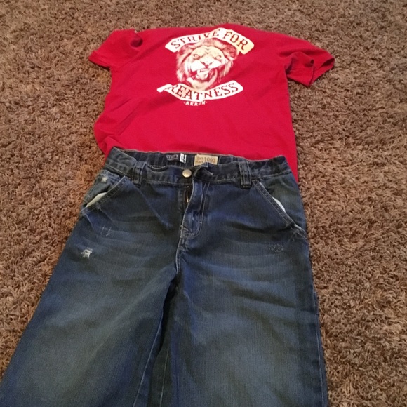Boys Nike shirt and jean shorts - Picture 4 of 4